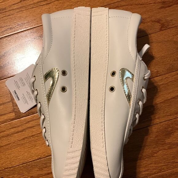 Tretorn Size 9 NWT Sneakers with comfort insole system - Picture 2 of 9